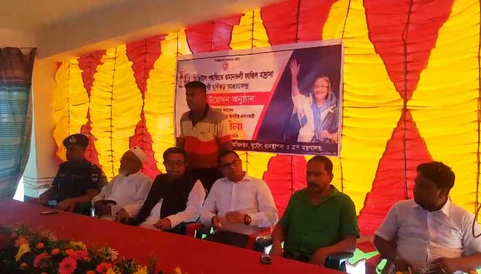 ‘প্রধানমন্ত্রী খালেদা জিয়া’ বলেই তোপের মুখে পালিয়ে গেলেন অধ্যক্ষ ‘প্রধানমন্ত্রী খালেদা জিয়া’ বলেই তোপের মুখে পালিয়ে গেলেন অধ্যক্ষ