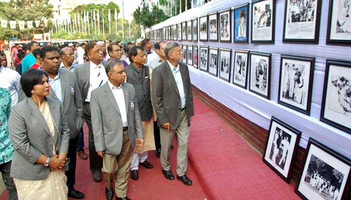 'হৃদয়মাঝে শেখ রাসেল' গ্রন্থের প্রদর্শনী
