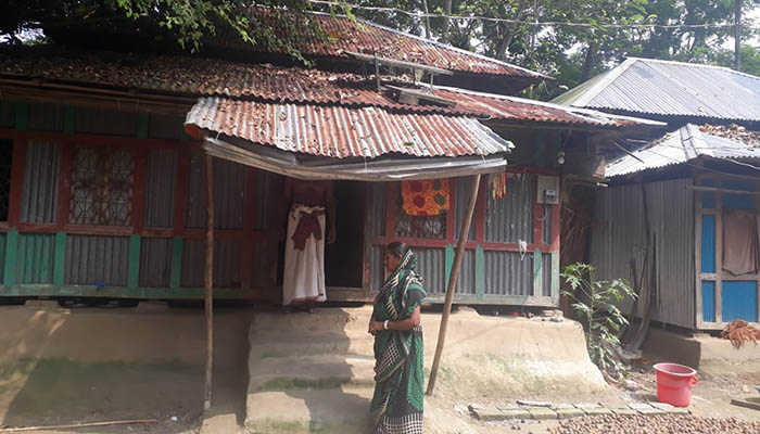 অরক্ষিত বিপ্লবের বাড়ি