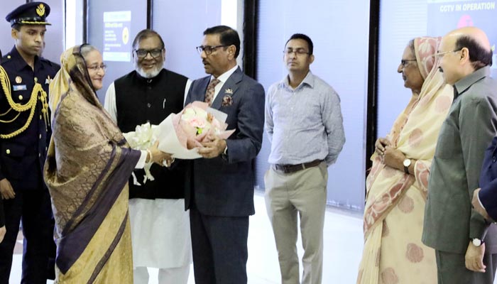 দেশে ফিরেছেন প্রধানমন্ত্রী