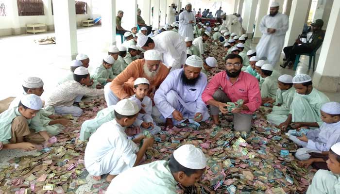 ৩ মাসেই পাগলা মসজিদের দানবাক্সে দেড় কোটি টাকা, বিপুল স্বর্ণ-রূপা