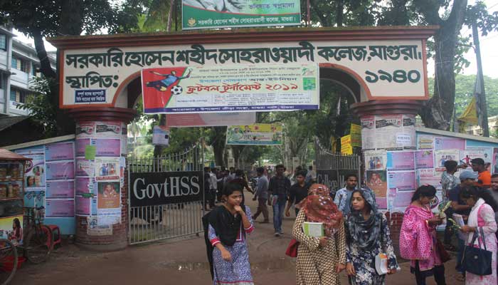 ছাত্রদলকে ছাত্রলীগের ধাওয়া, ককটেল বিস্ফোরণ