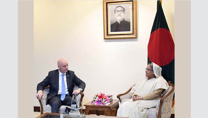 বাংলাদেশের ফুটবল উন্নয়নে সহযোগিতা অব্যাহত থাকবে: ফিফা সভাপতি
