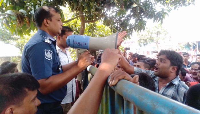 ফাঁড়ি হাজতে ব্যবসায়ীর মৃত্যু, বিক্ষুব্ধ জনতার সঙ্গে পুলিশের সংঘর্ষ