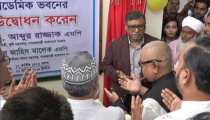 টাঙ্গাইলে স্বাস্থ্যমন্ত্রীর সভায় হট্টগোল