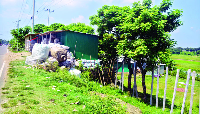 শতক লাখ টাকায় বিক্রি হচ্ছে গোমতী বাঁধের জমি