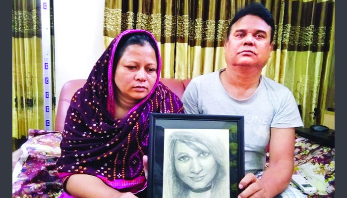 লাবণ্য এই ঘরেই আছে...