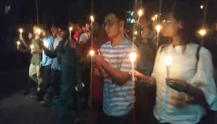 বুয়েট শিক্ষার্থীদের মোমবাতি মিছিল