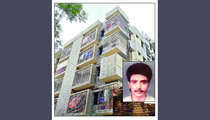 বিদেশে বসেই 'রাজত্ব' সামলান মুকুল