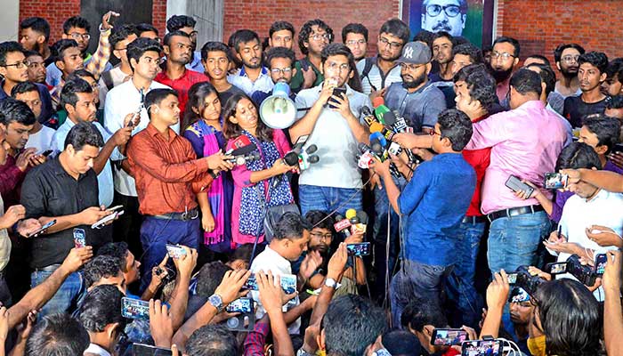 মাঠের আন্দোলনে ইতি টানলেন বুয়েট শিক্ষার্থীরা
