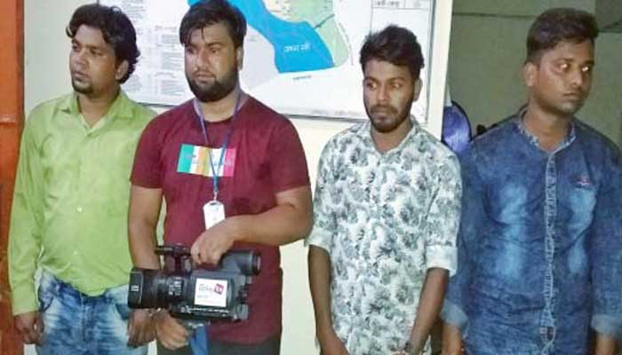 সাংবাদিক পরিচয়ে চাঁদাবাজি করতে গিয়ে ধরা