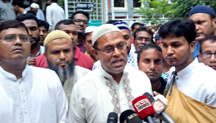 যার নেতৃত্বে টর্চার তাকেই আসামি করা হয়নি: আবরারের বাবা