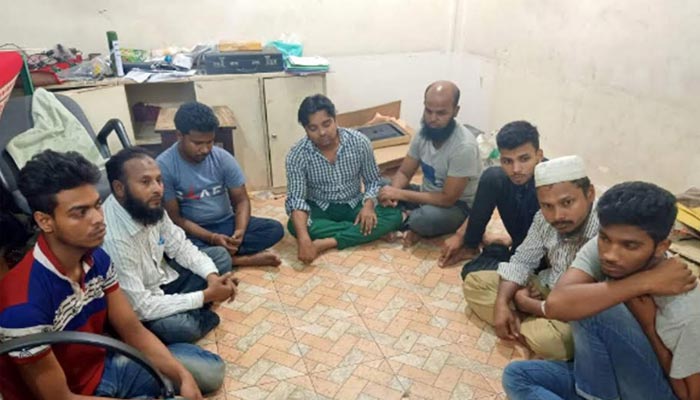সিদ্ধিরগঞ্জে ১০০ কোটি টাকার নকল পণ্য জব্দ, আটক ৮