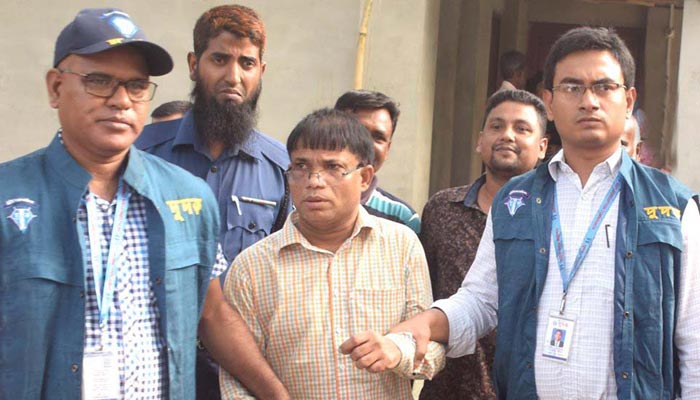ঘুষের টাকাসহ ইউনিয়ন ভূমি কর্মকর্তা গ্রেফতার