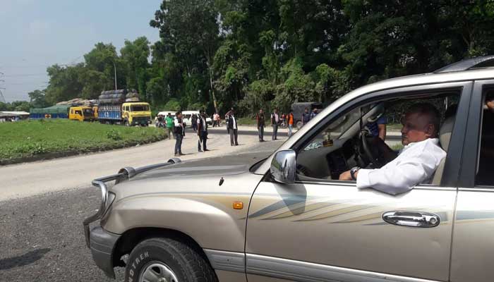 বিএনপি নেতাদের আবরারের বাড়িতে যেতে দিল না পুলিশ