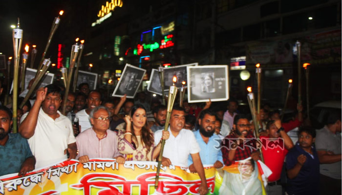 খালেদা জিয়ার মুক্তির দাবিতে বিএনপির মশাল মিছিল