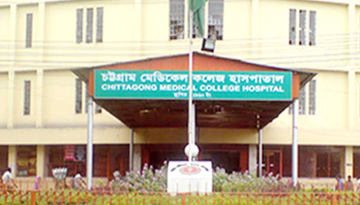 রাতে দেরিতে বাড়ি ফেরায় স্বামীকে কুপিয়ে হত্যাচেষ্টার অভিযোগ