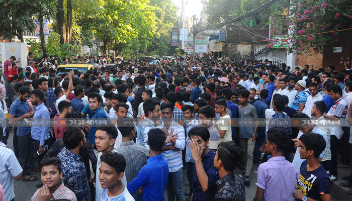 হাসিনা মহিউদ্দিনকে মঞ্চ থেকে নামানোয় চট্টগ্রামে তোলপাড়
