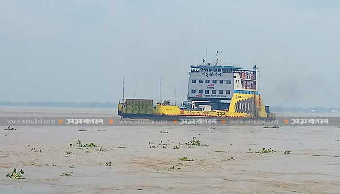 দৌলতদিয়া-পাটুরিয়ায় ফেরি চলাচলও বন্ধ