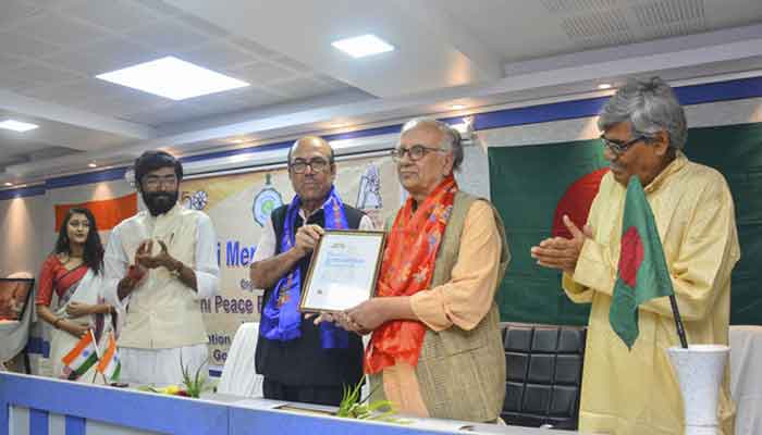 গান্ধী শান্তি পুরস্কার পেলেন রামেন্দু মজুমদার