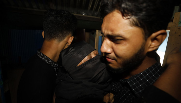 কাঁদলেন নুসরাতের বাবা-মা