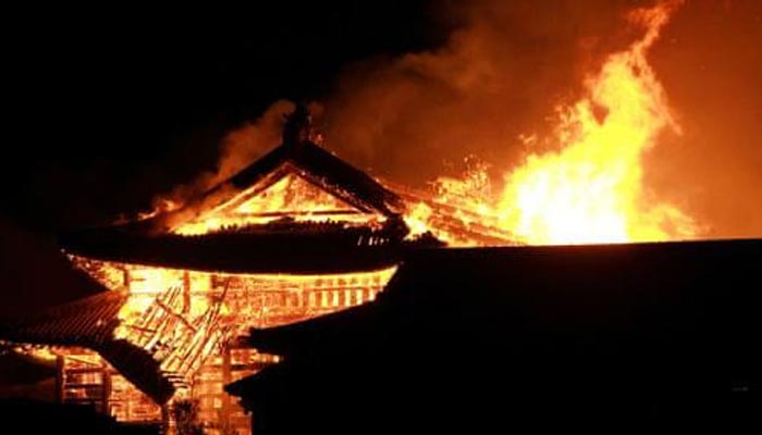 পাঁচশ বছরের বিশ্ব ঐতিহ্য পুড়লো আগুনে