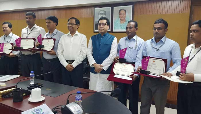 জনপ্রশাসনের ছয় কর্মচারী 'মাসের সেরা কর্মী' নির্বাচিত
