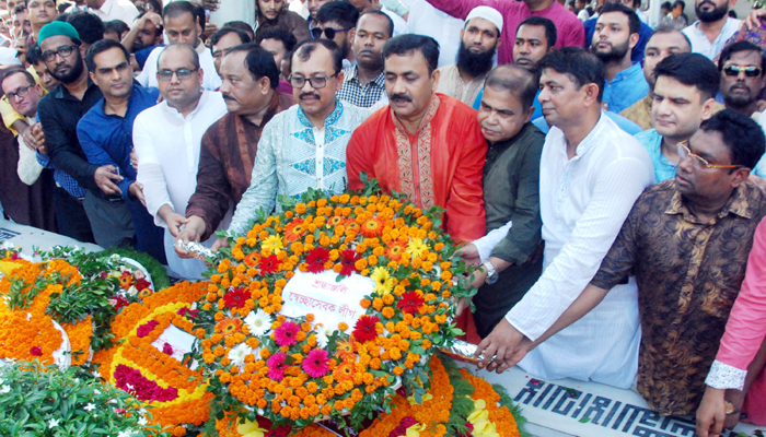 শেখ রাসেলের সমাধিতে বিভিন্ন সংগঠনের শ্রদ্ধা