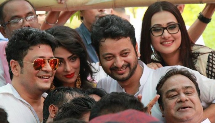 শিল্পী সমিতিতে শিল্পীদের প্রবেশ নিষেধ