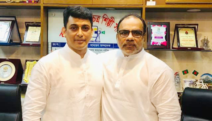 নিয়ম দেখিয়ে ভোটার বাদ, নিয়ম ভেঙ্গে নতুন ভোটার