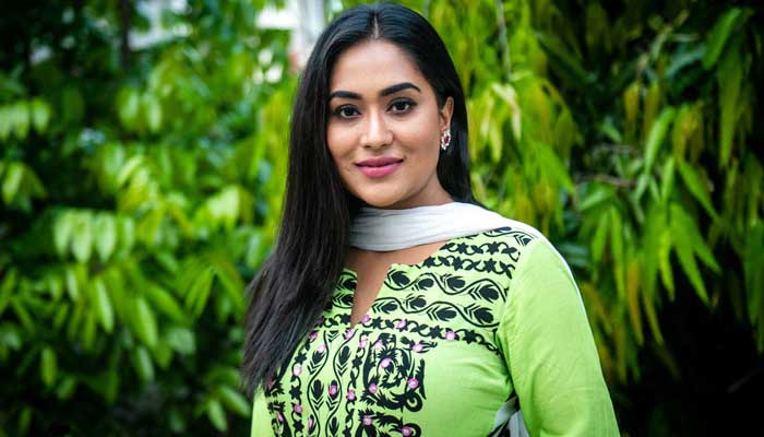 দূর অজানায়