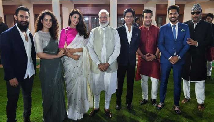 মোদির বাসভবনে পুরো বলিউড!