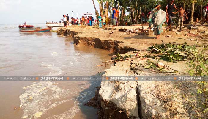 তীব্র স্রোতে দৌলতদিয়া-পাটুরিয়ায় লঞ্চ চলাচল বন্ধ
