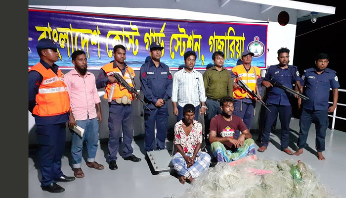 গজারিয়ায় ১৭ জেলেকে জেল-জরিমানা, জাল -মাছ জব্দ
