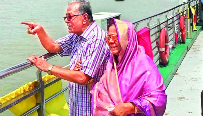 একসঙ্গে ৫৫ বছরের পথচলা