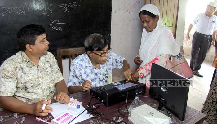 এরশাদের আসনে ভোট চলছে