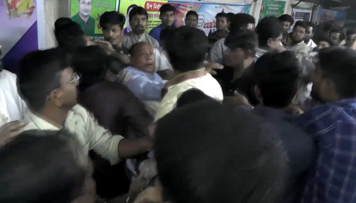 রংপুরে ছাত্রলীগ ও আওয়ামী লীগ নেতাকর্মীদের মধ্যে হাতাহাতি