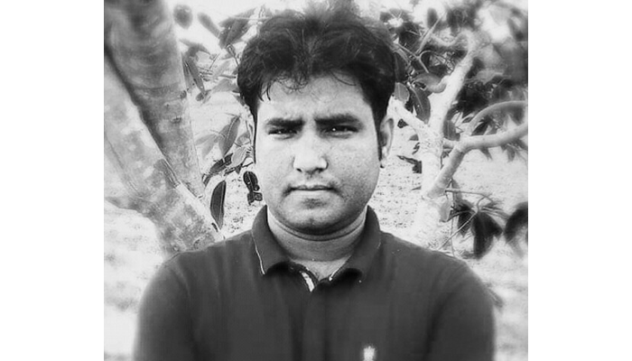 কটিয়াদীতে বাসচাপায় আইনজীবী নিহত, সড়ক অবরোধ