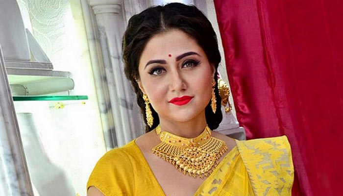 স্বস্তিকা দেখতে যৌনকর্মীদের মতো!