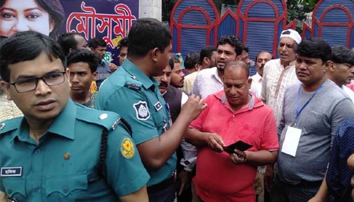 এফডিসিতে পুলিশের কড়াকড়ি নিয়ে ক্ষোভ, ঢুকতে পারেননি পরিচালকরাও