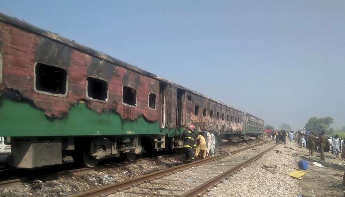 সিলিন্ডারের গ্যাসে ট্রেনে নাস্তা বানানোর সময় ঘটে বিস্ফোরণ