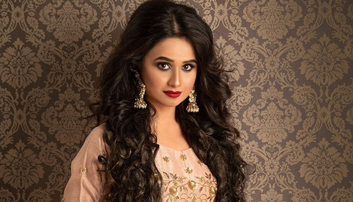 যে কারণে ‘স্বপ্নবাজি’ ছবি থেকে সরে এলেন ঐশী