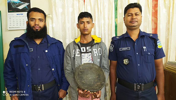 কলমাকান্দায় দেড় কোটি টাকা মূল্যের কষ্টিপাথর উদ্ধার, গ্রেফতার ১ কলমাকান্দায় দেড় কোটি টাকা মূল্যের কষ্টিপাথর উদ্ধার, গ্রেফতার ১