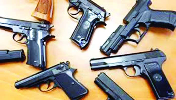 ভুয়া লাইসেন্সে আগ্নেয়াস্ত্র রাখার দিন শেষ ভুয়া লাইসেন্সে আগ্নেয়াস্ত্র রাখার দিন শেষ