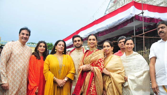 যেভাবে প্রথম বিবাহবার্ষিকী কাটালেন রণবীর-দীপিকা যেভাবে প্রথম বিবাহবার্ষিকী কাটালেন রণবীর-দীপিকা