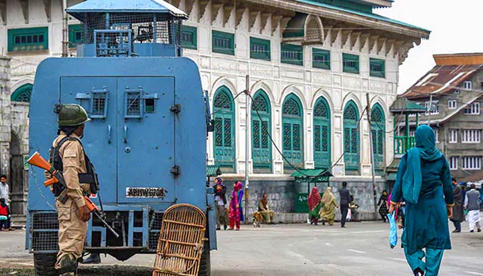 কাশ্মীর বিশ্ববিদ্যালয়ের সামনে গ্রেনেড হামলা