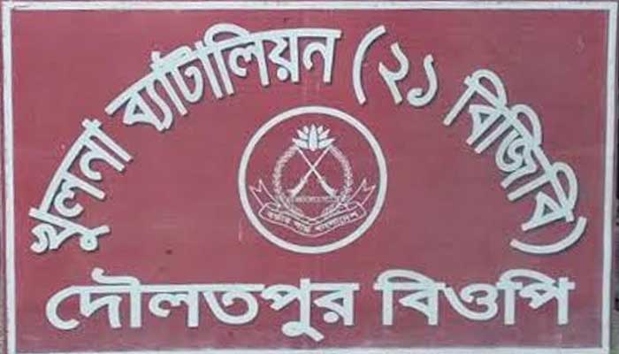 দৌলতপুর সীমান্ত দিয়ে ঢোকার সময় আটক ৩২