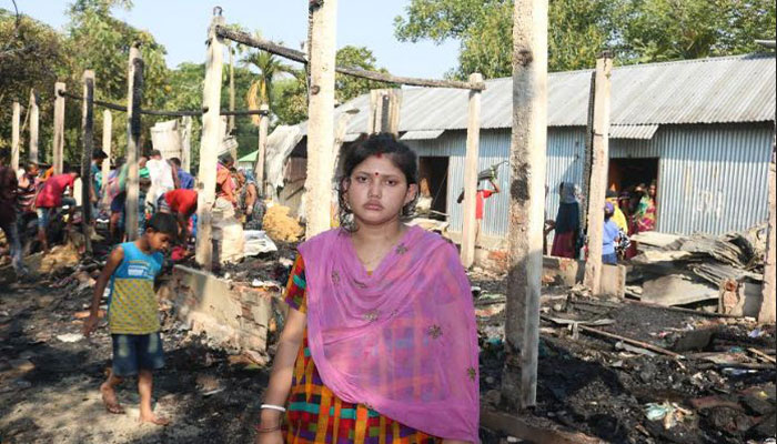 সব হারিয়ে নিঃস্ব লাকির পরিবার