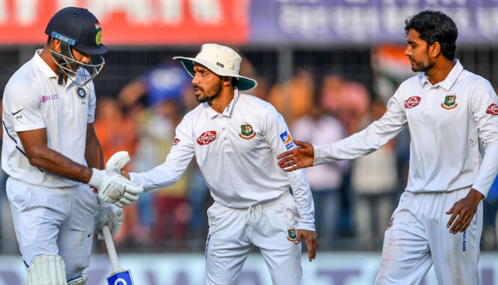 দ্বিতীয় দিনেই পাহাড়সম লিড নিল ভারত