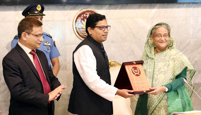 তিনটি আন্তর্জাতিক সম্মাননা গ্রহণ করলেন প্রধানমন্ত্রী